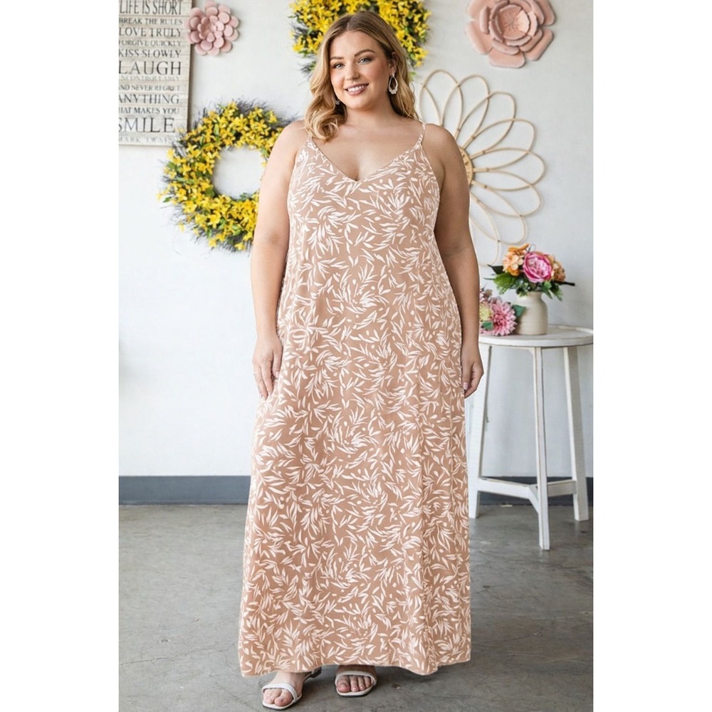 Heimish USA Tan & White Leaf Print Maxi Dress – Size 1X – NWOT